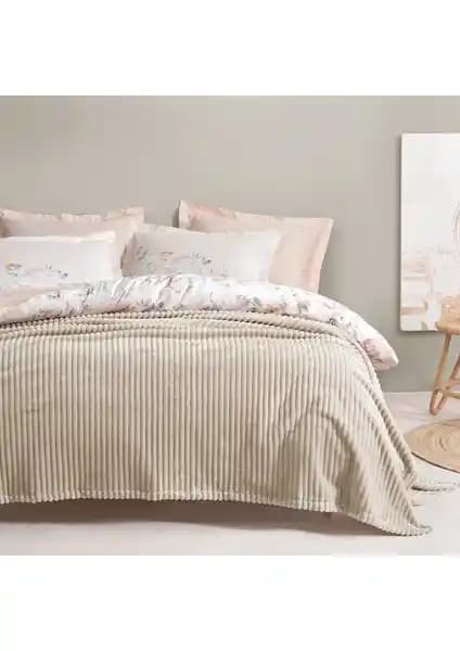 Yataş Holly Wellsoft ve Olenna Çift Kişilik Battaniye Karşılaştırması