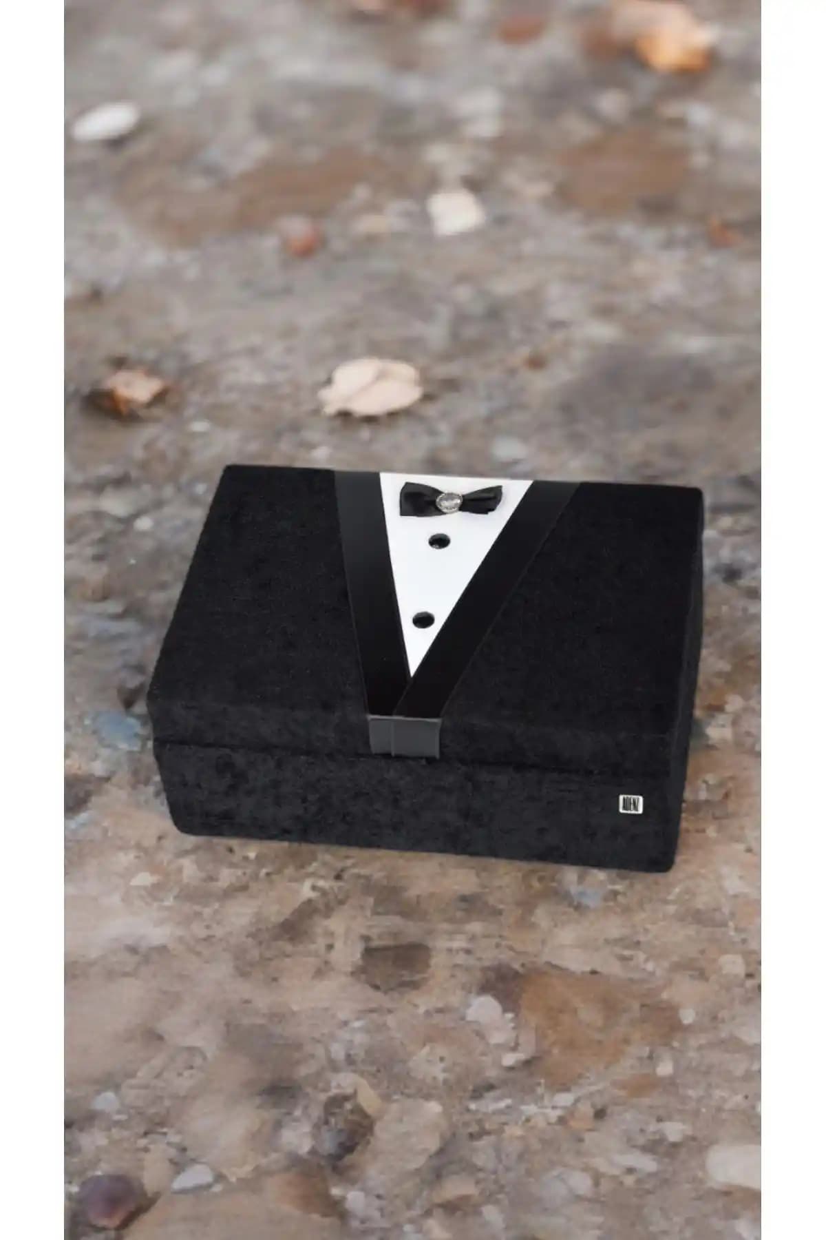 ADENZ Damat Bakım Seti Paketi: Şıklık ve Fonksiyonellik Sunan Klasik Erkek Bakım Ürünü