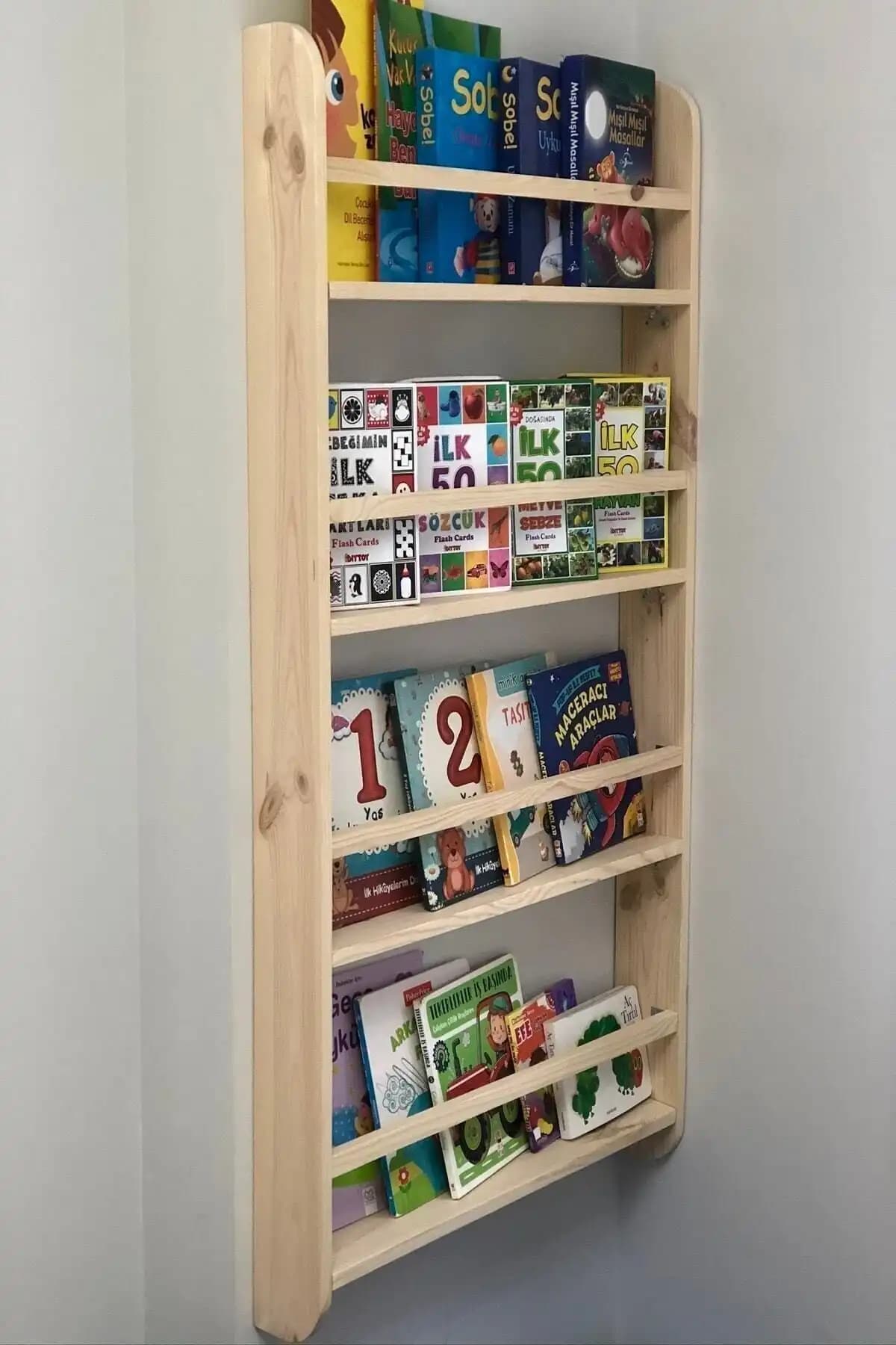 Karaköse Ahşap Montessori Kitaplık: Modern ve Dayanıklı Çocuk Odası Mobilyası