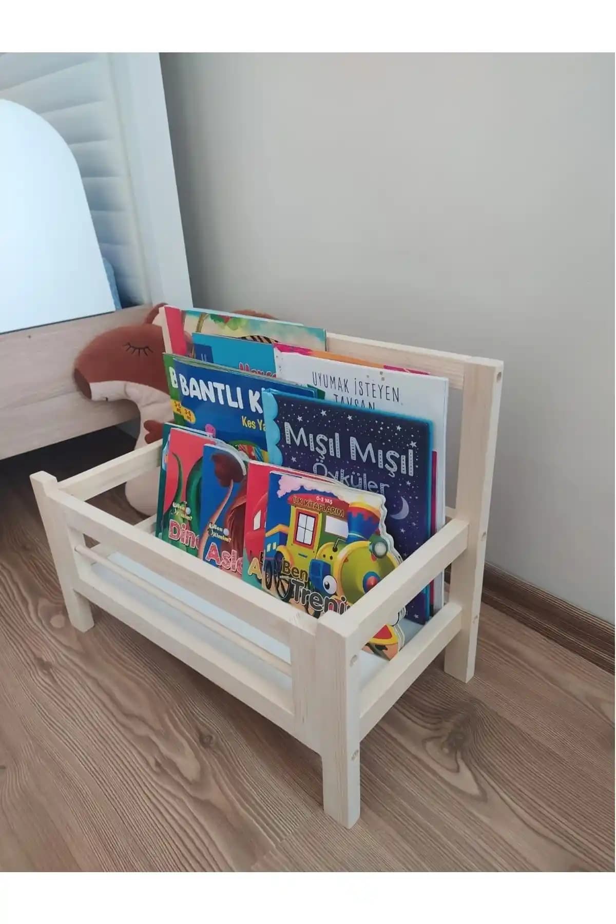 Doğal Ahşap El İşçiliği ile Tasarlanmış Kompakt Kitaplık ve Dergilik Ürünü