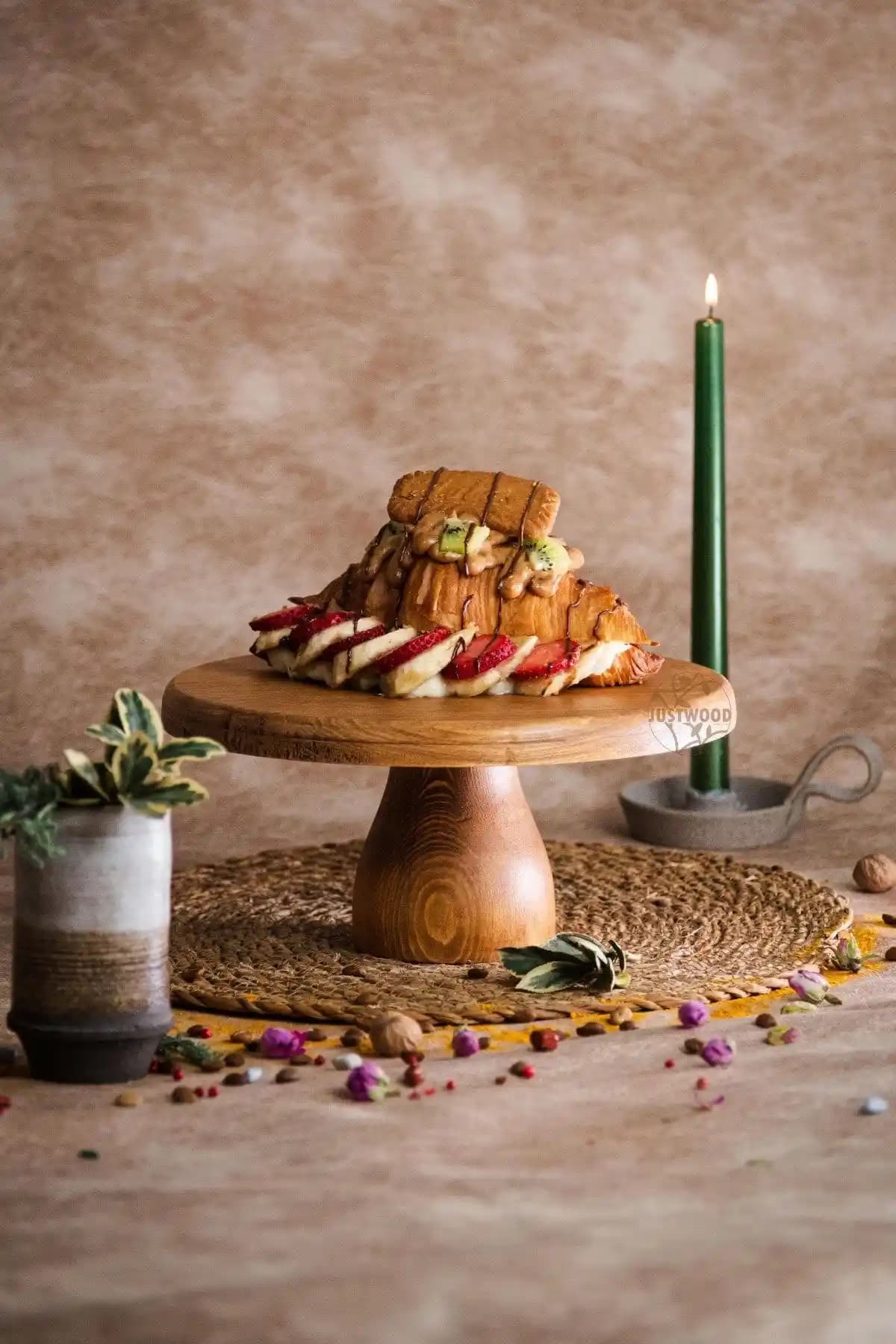 Justwood Lucca Ahşap Pasta Sunum Tabağı: Estetik ve Fonksiyonellik Bir Arada
