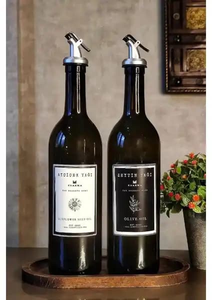 Khakma Ahşap Standlı Amber 2'li 750 ml Zeytinyağı Şişesi Estetik ve Fonksiyonellik