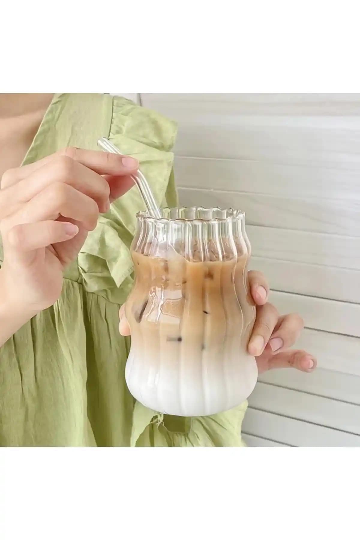 Küçük EW Borosilikat Cam Bardak: Isıya Dayanıklı ve Şık Tasarım Özellikleri