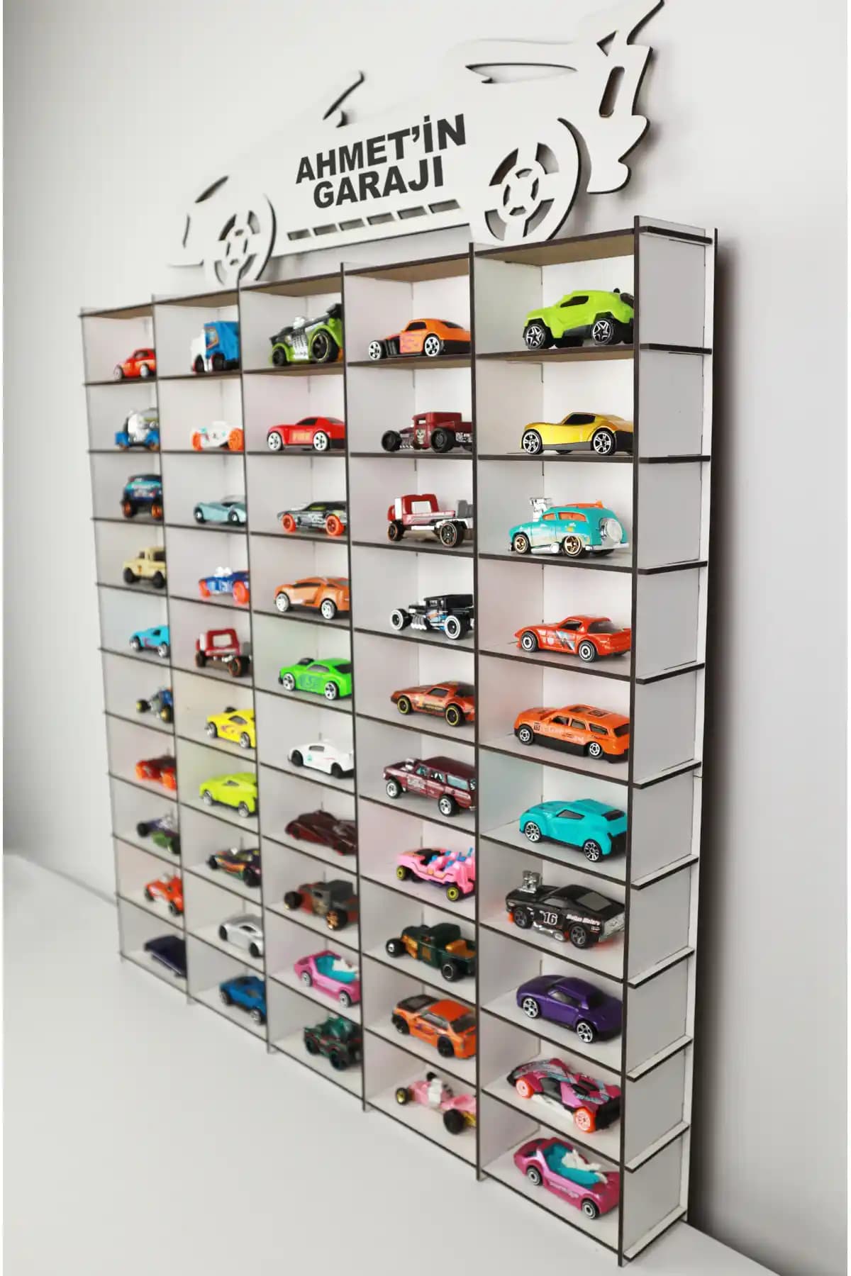 KutuTR 50 Araçlık Ahşap Araç Rafı: Estetik ve İşlevsel Depolama Çözümü