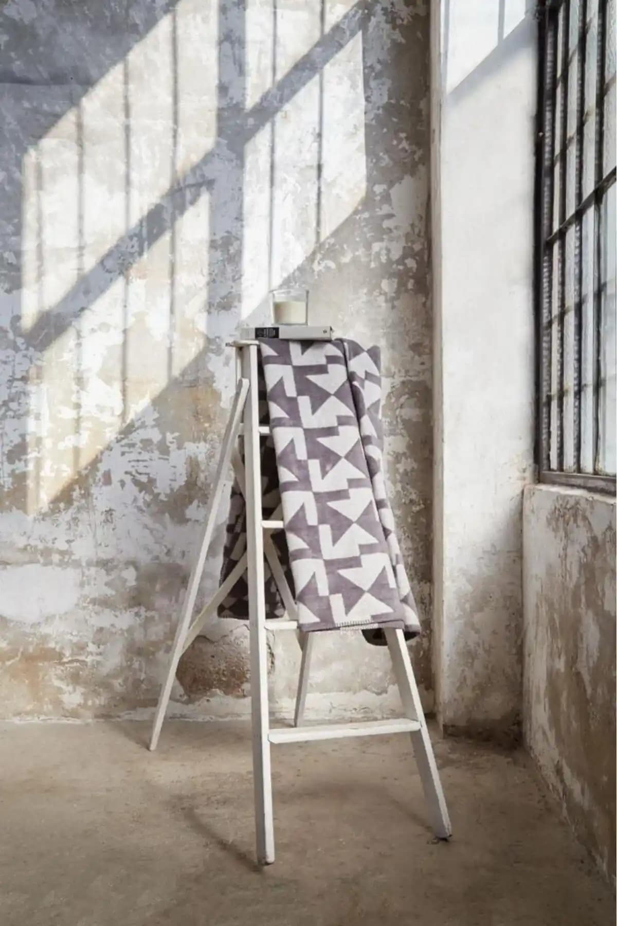 Lolavien Çift Kişilik Peluş Battaniye: Modern ve Sıcak Tasarımıyla Konfor Sunar