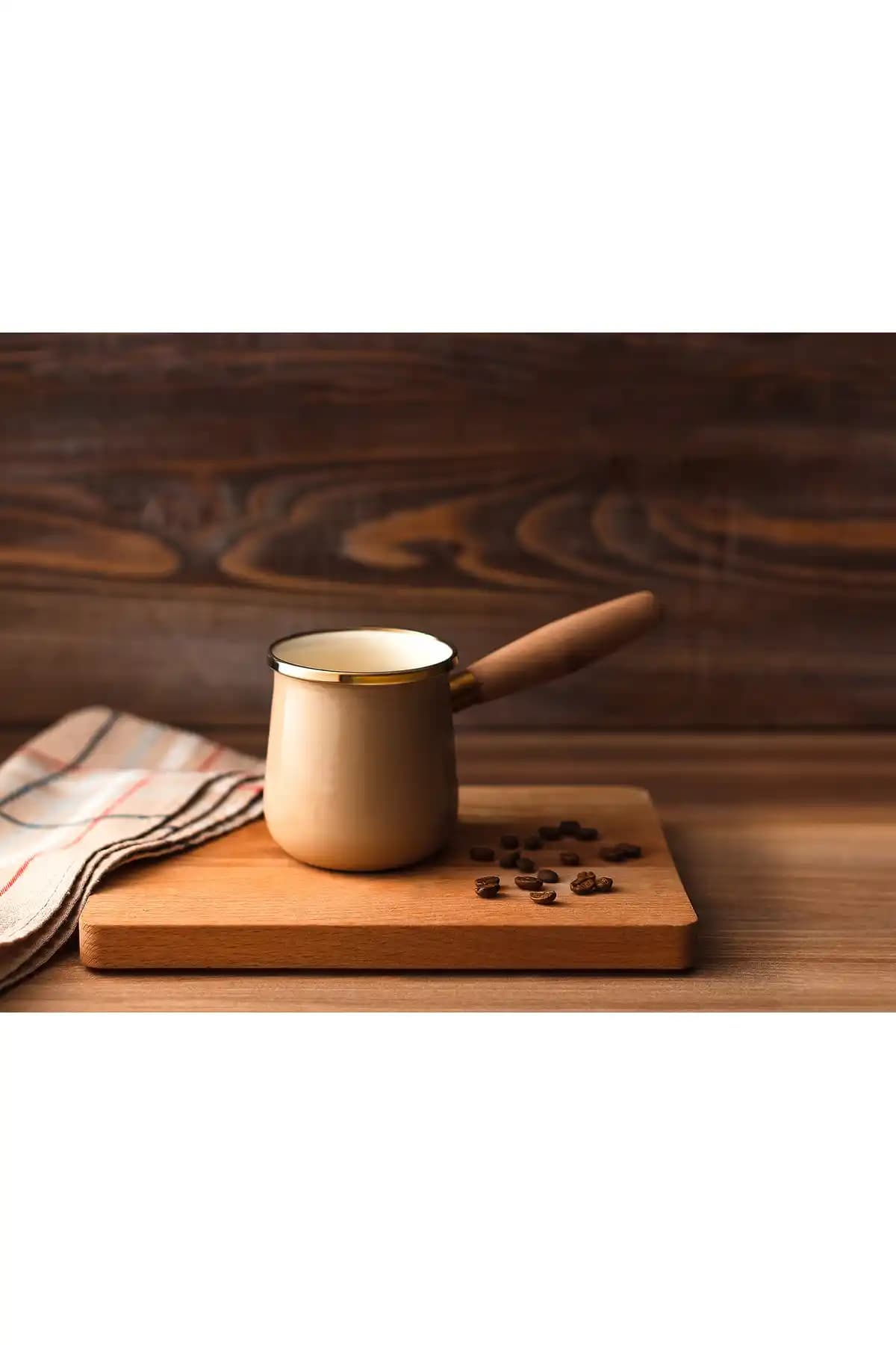 Madame Coco Bonneville Emaye Cezve: Şık ve Dayanıklı Mutfak Aksesuarı