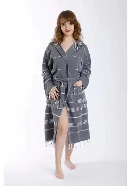 Mira Home’un Pamuklu Kapüşonlu Peştemal Bornozu: Yüksek Kalite ve Konfor Sunan Çok Amaçlı Ürün