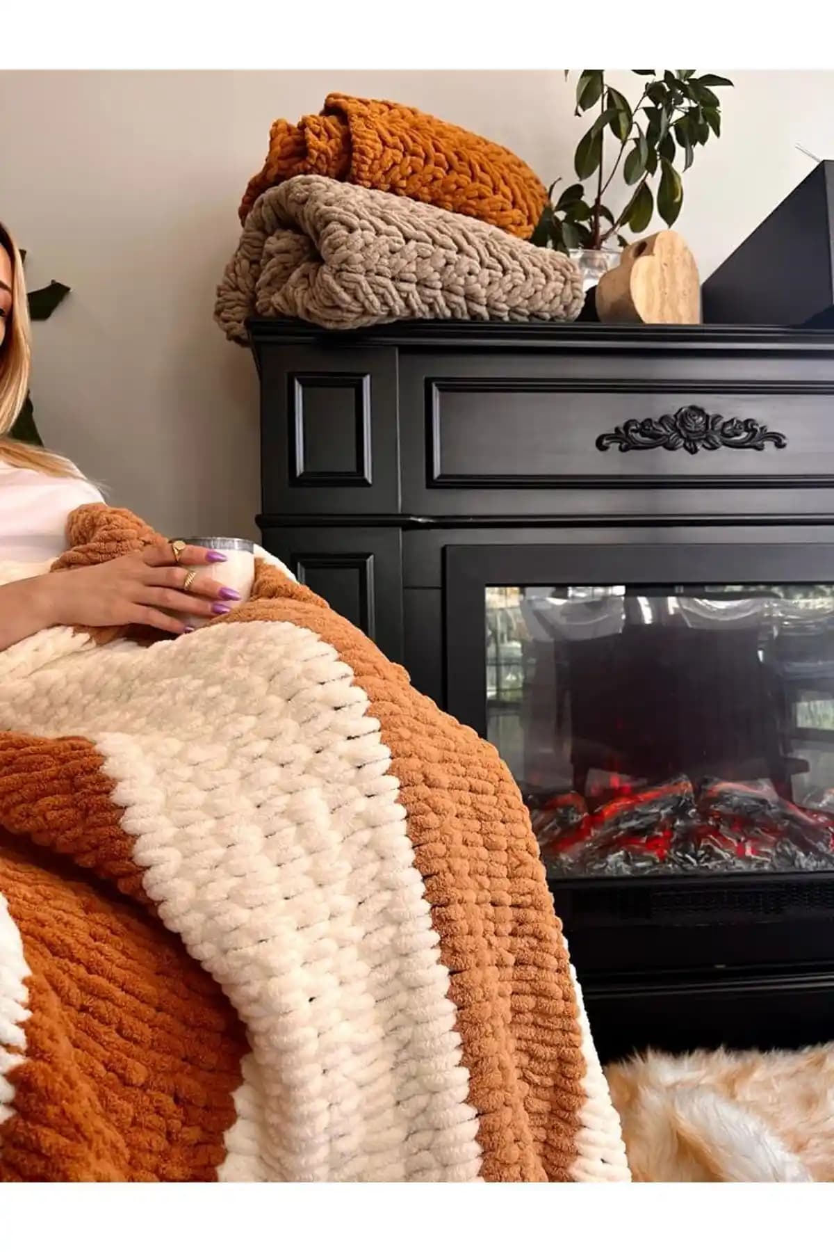 Missworble El Örgüsü Şömine ve TV Battaniyesi: Şık ve Konforlu Ev Dekorasyonu Ürünü