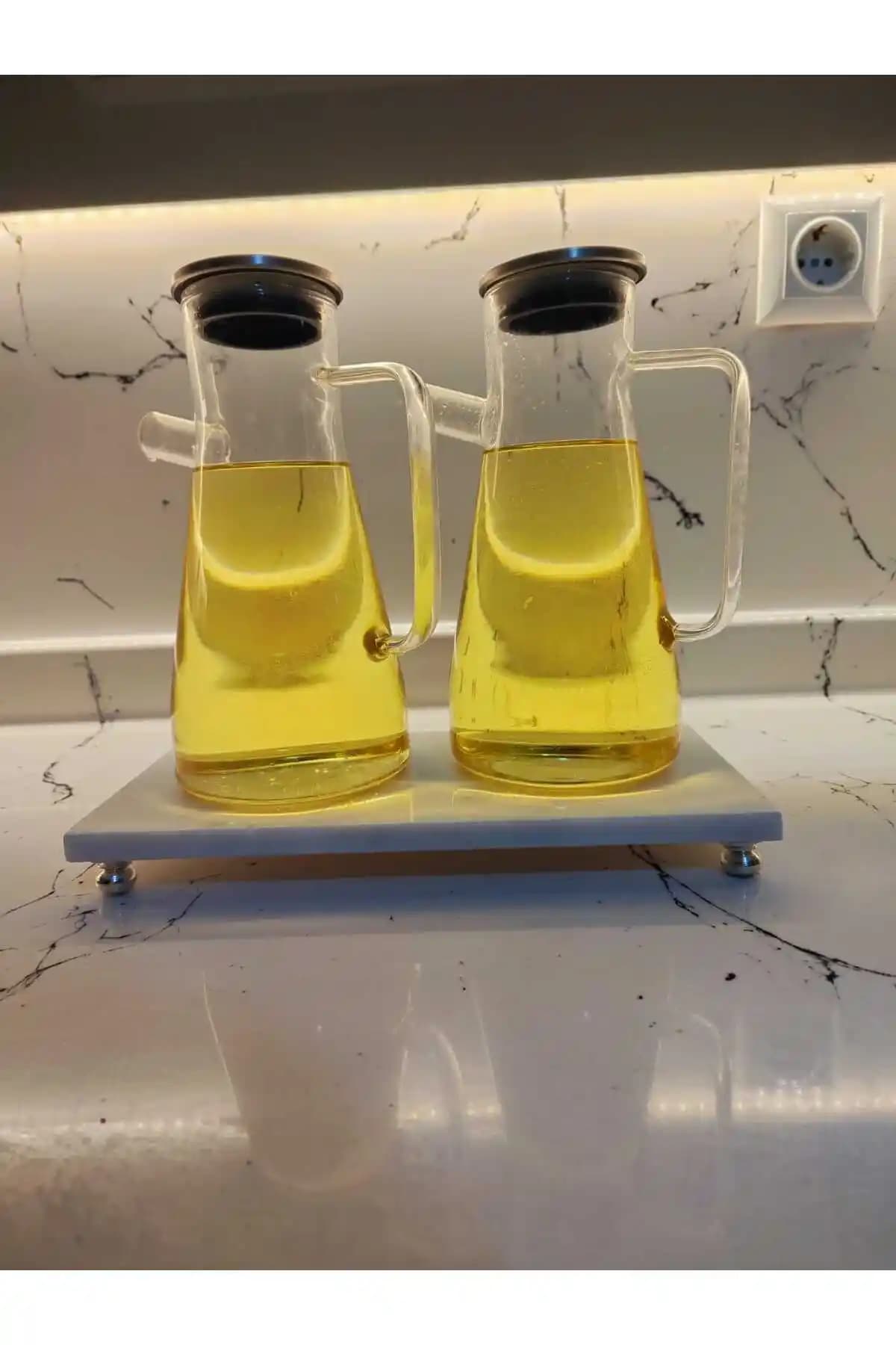 Zeybek Mermer Beyaz Kesme Tahtası ve Sunum Tabağı: Estetik ve Fonksiyonellik Bir Arada