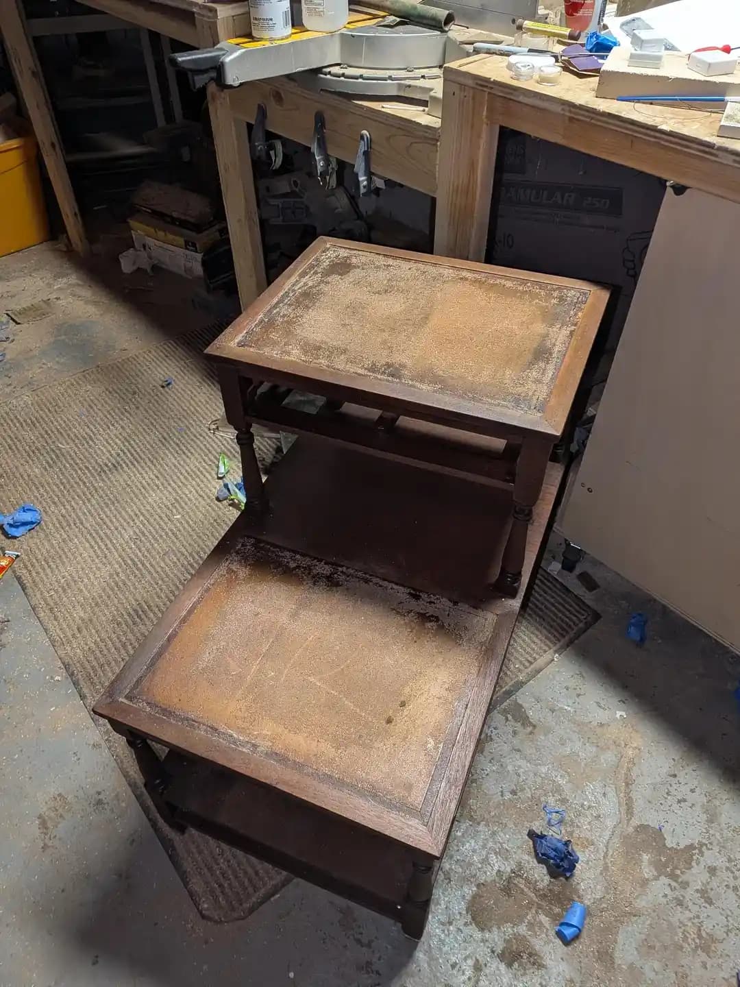 1920'ler Tarzı Deri Döşemeli Masalarda Deri Yenileme ve Alternatif Malzeme Seçenekleri