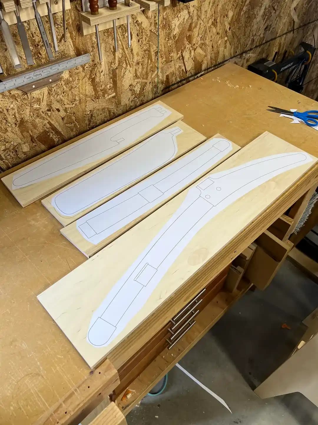 CH25 Easy Chair Replikası Yapımı: Ahşap İşçiliği ve Birleşim Teknikleri Detayları