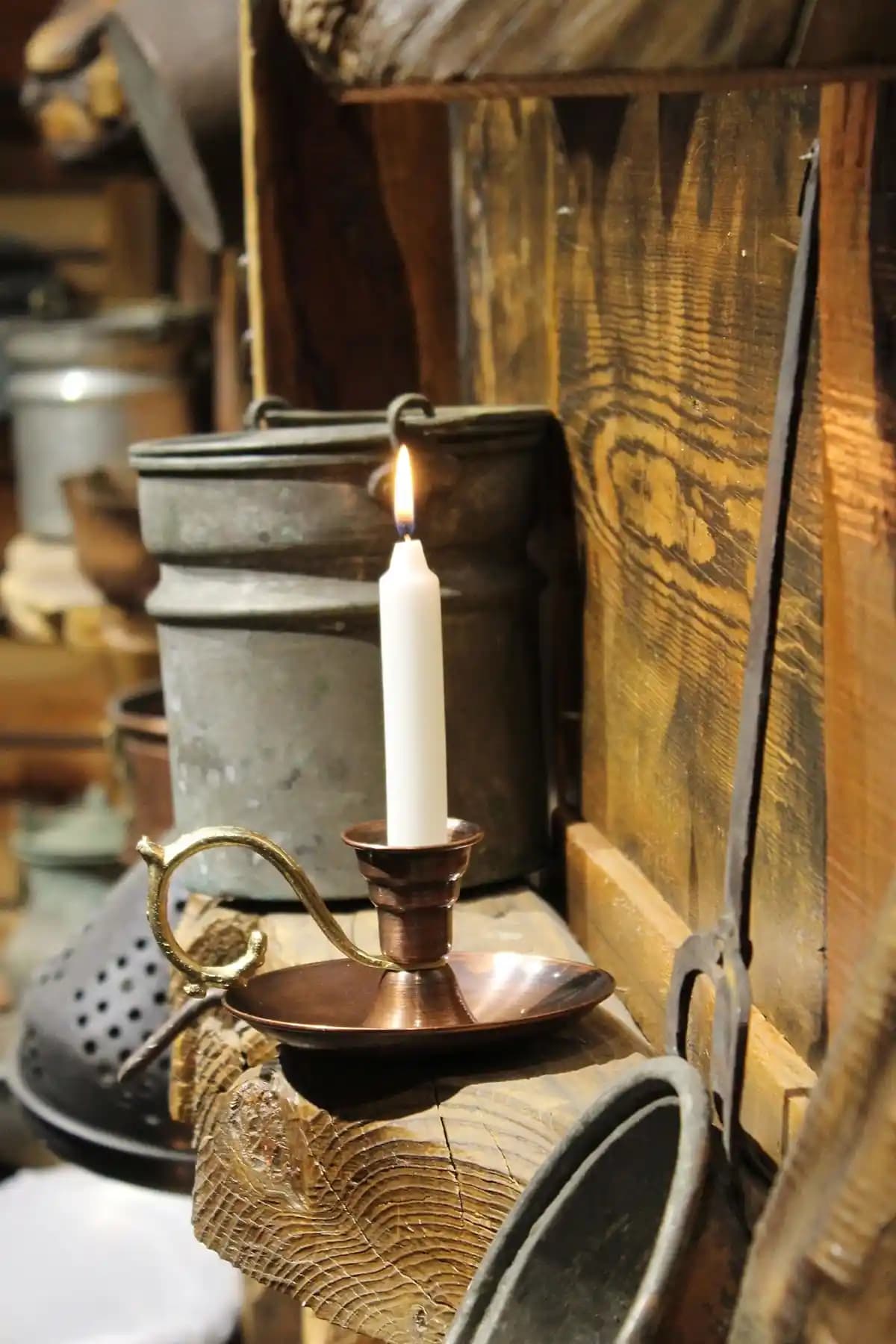 Turna Bakır Elit Mumluk ve El Şamdanı Modern Tasarım ve Geleneksel İşçiliğin Buluşması