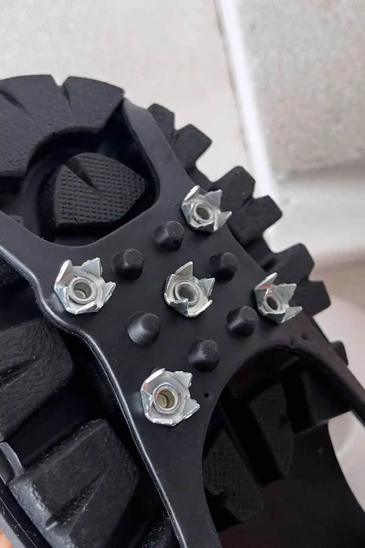 Karpatik Kaydırmaz Unisex Ayakkabı Buz ve Karlı Havalarda Güvenli Adımlar İçin