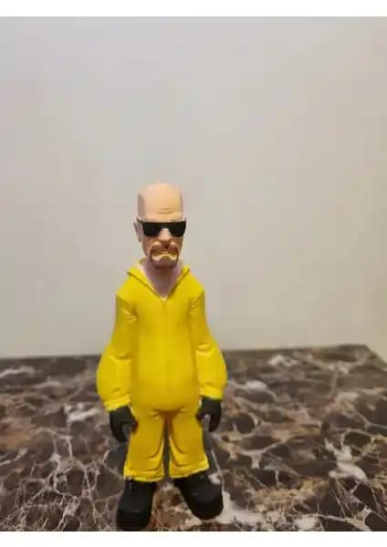 Breaking Bad'in ikonik karakteri Walter White'ı temsil eden 15CM detaylı figür