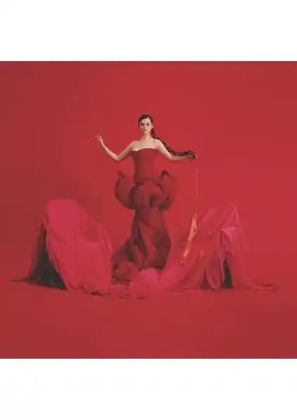 Selena Gomez'in Revelacion Albümü: Modern Pop ve Latin Müziğin Büyüleyici Yolculuğu