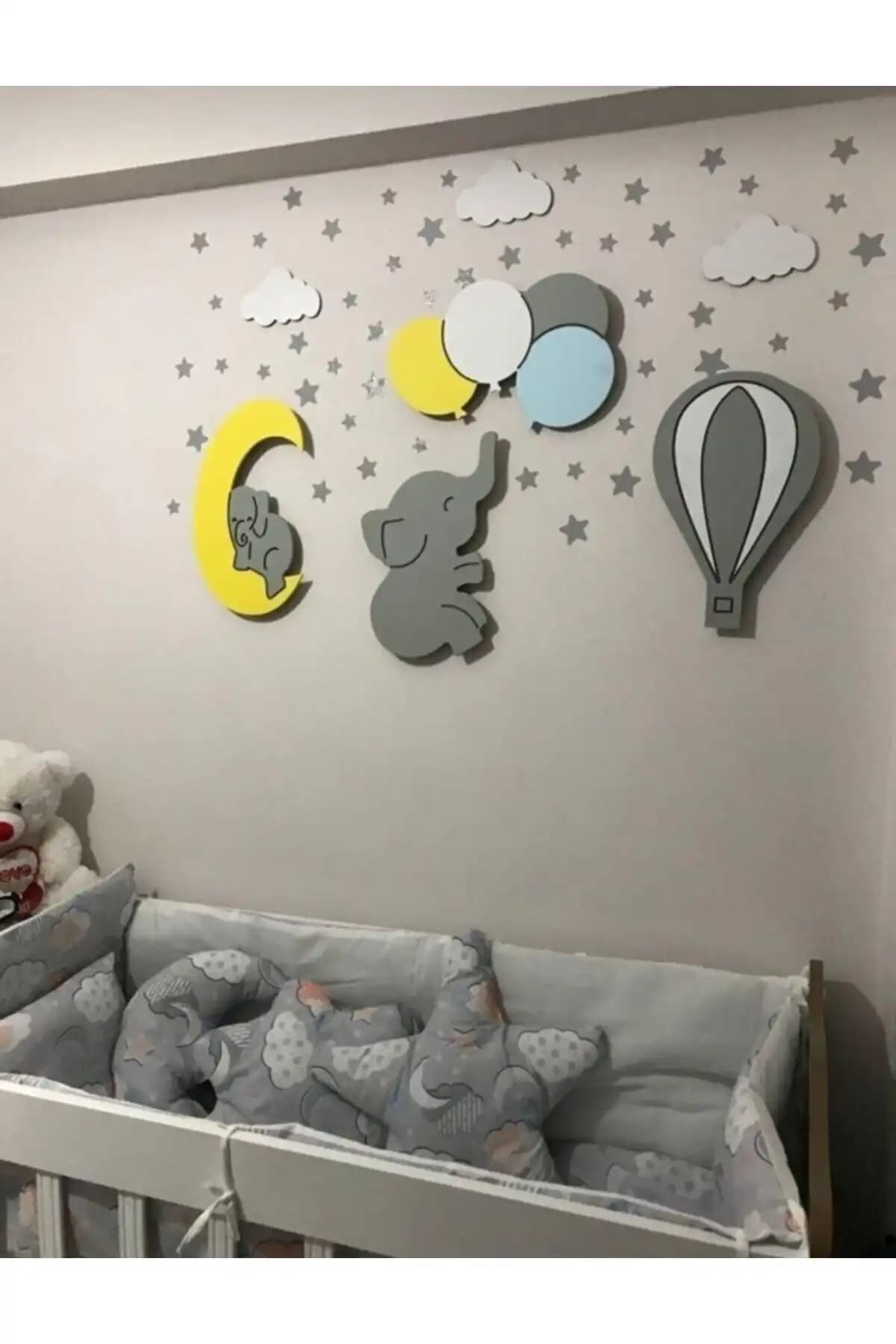 Çocuk Odası Dekorasyonu İçin Güvenli Ahşap Aynlatma ve Dekoratif Aksesuarlar
