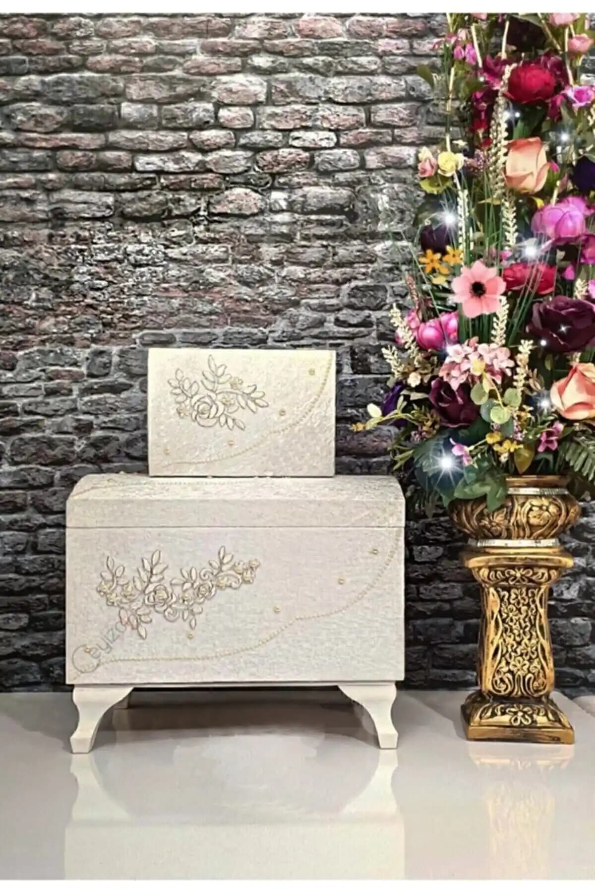 Gelin Nişanı ve Çeyiz Sandıkları Karşılaştırması: Tasarım, Malzeme ve Kullanıcı Yorumları