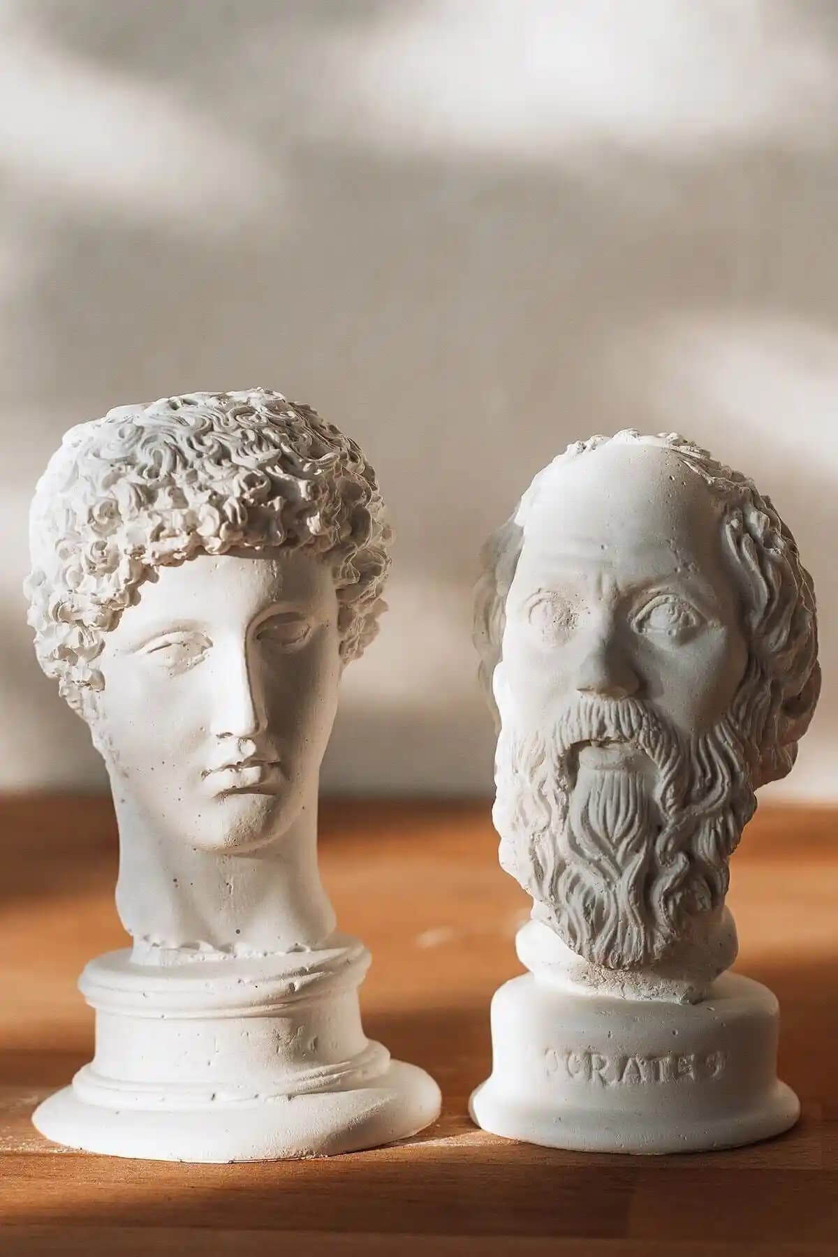 Hermes ve Socrates Beyaz Heykel Büstleri: Klasik ve Zarif Dekorasyon Parçaları