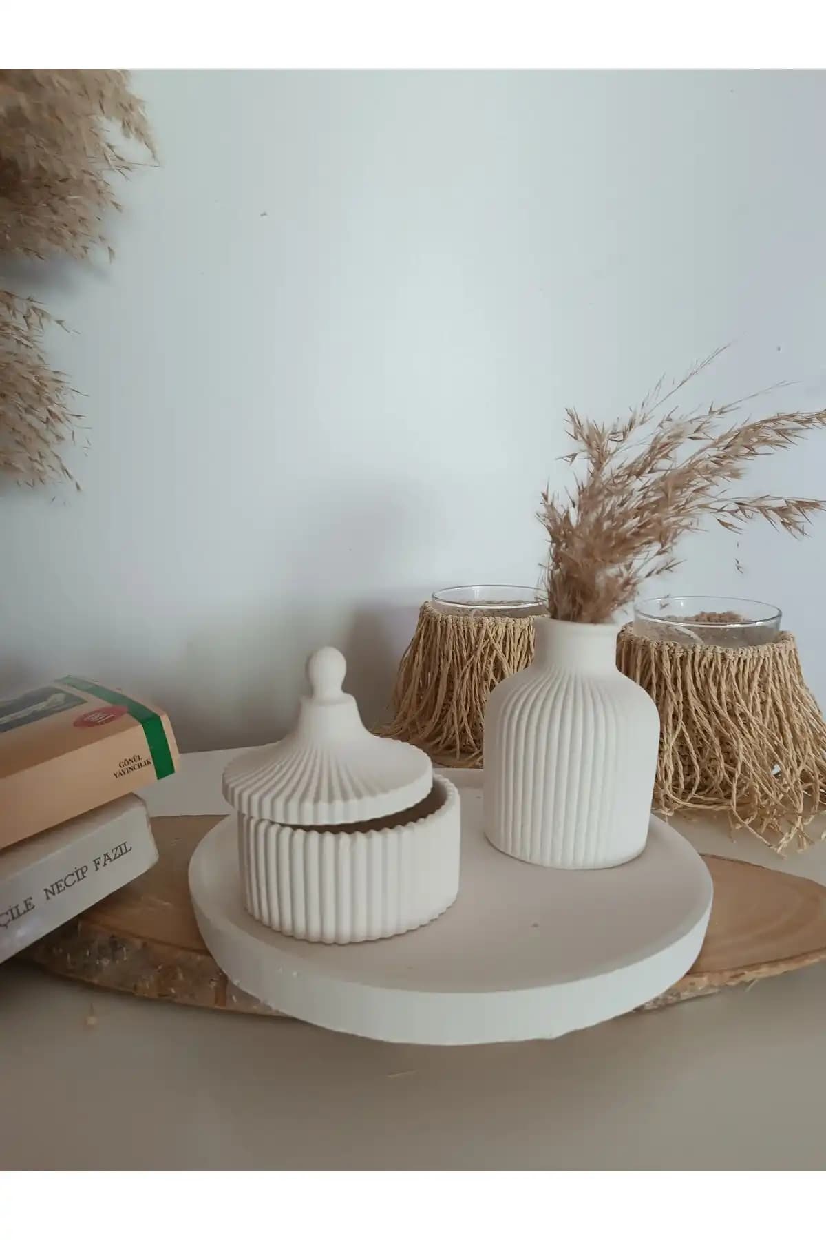 Mini Beyaz Vazo, Yuvarlak Tepsi ve Kapaklı Kutu Dekorasyon Seti Ürün Tanıtımı ve Özellikleri