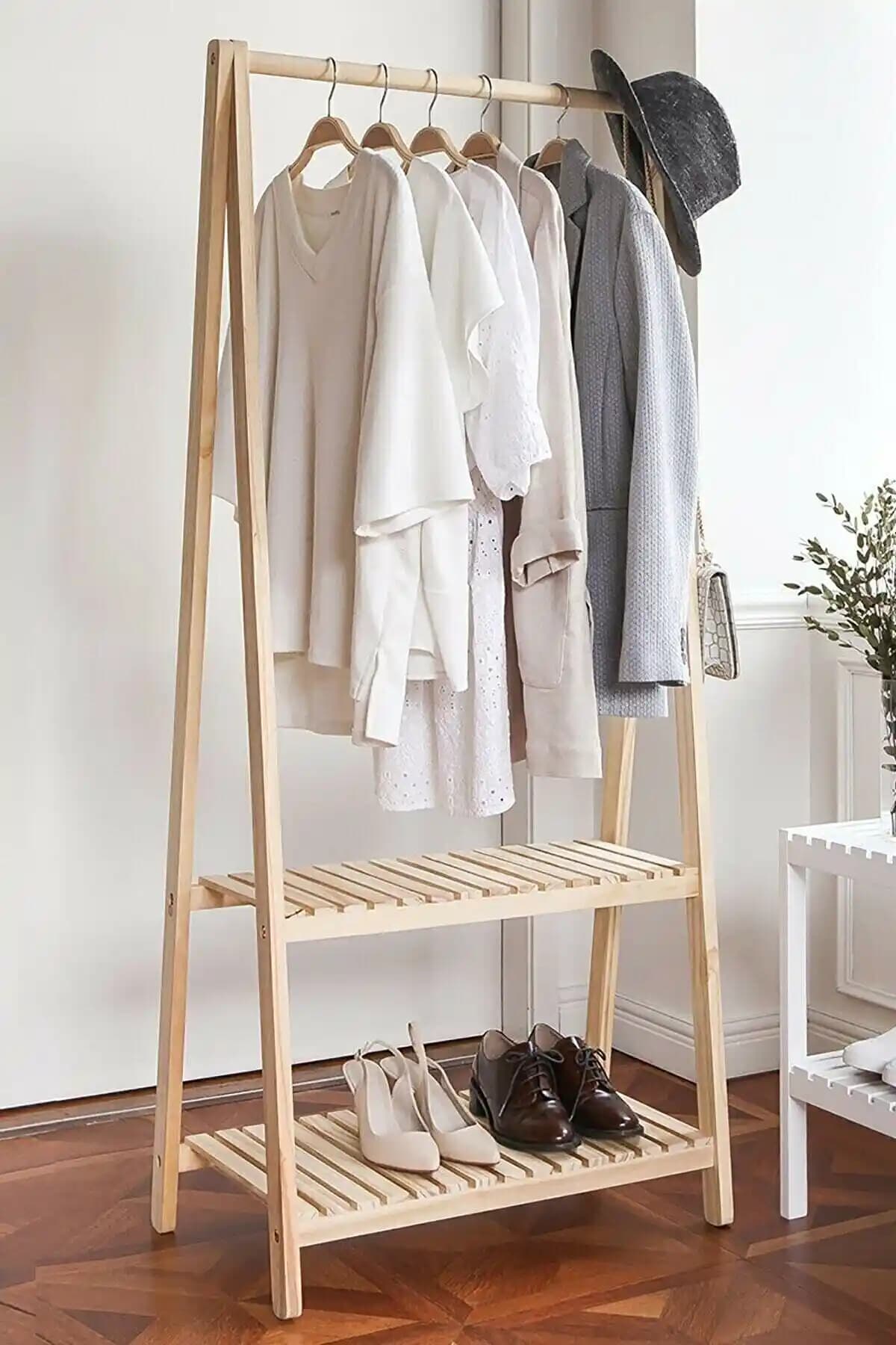 Pinoxi ve Severale Ayaklı Elbise Askılığı Karşılaştırması ve Seçim Rehberi