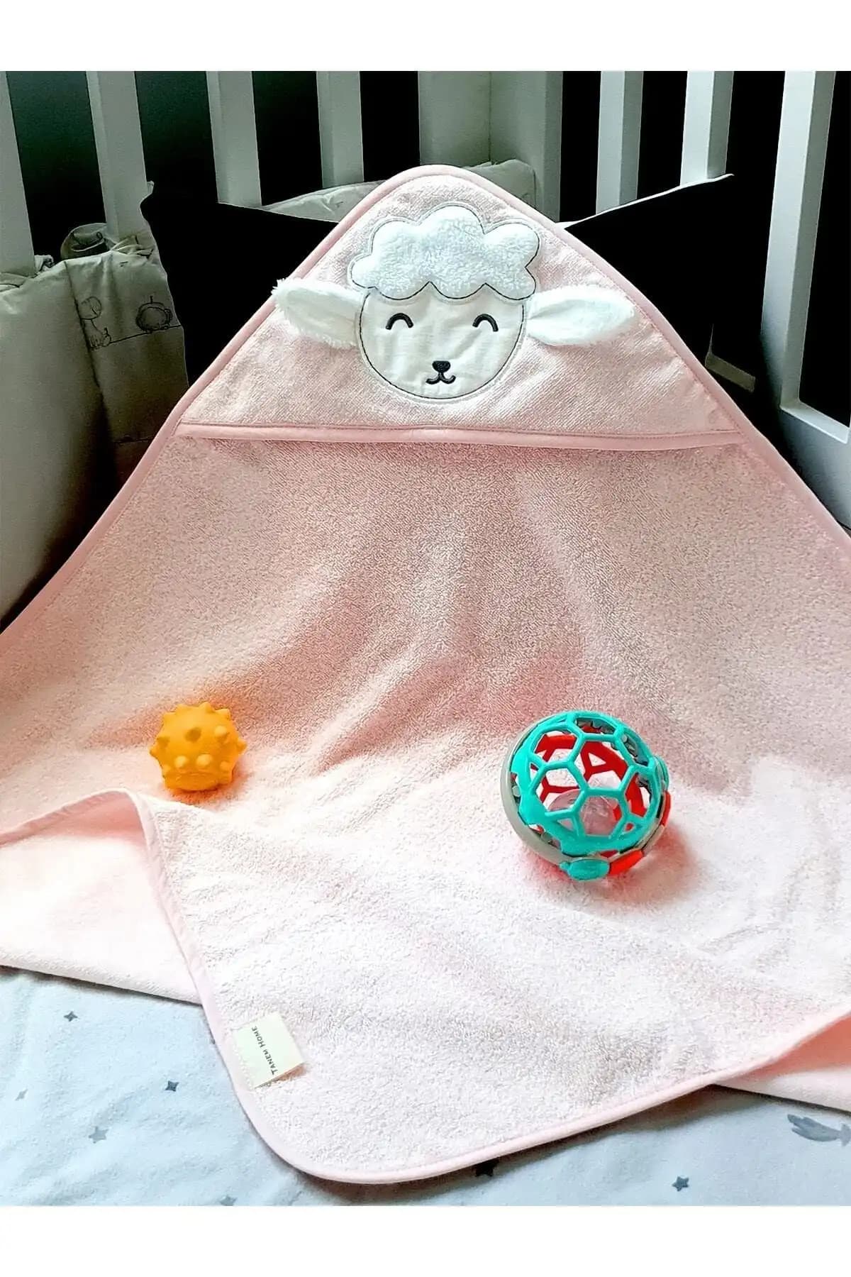 Tanem Home %100 Pamuk Pembe Kuzu Nakışlı Bebek Havlusu Konfor ve Şıklık Sunar