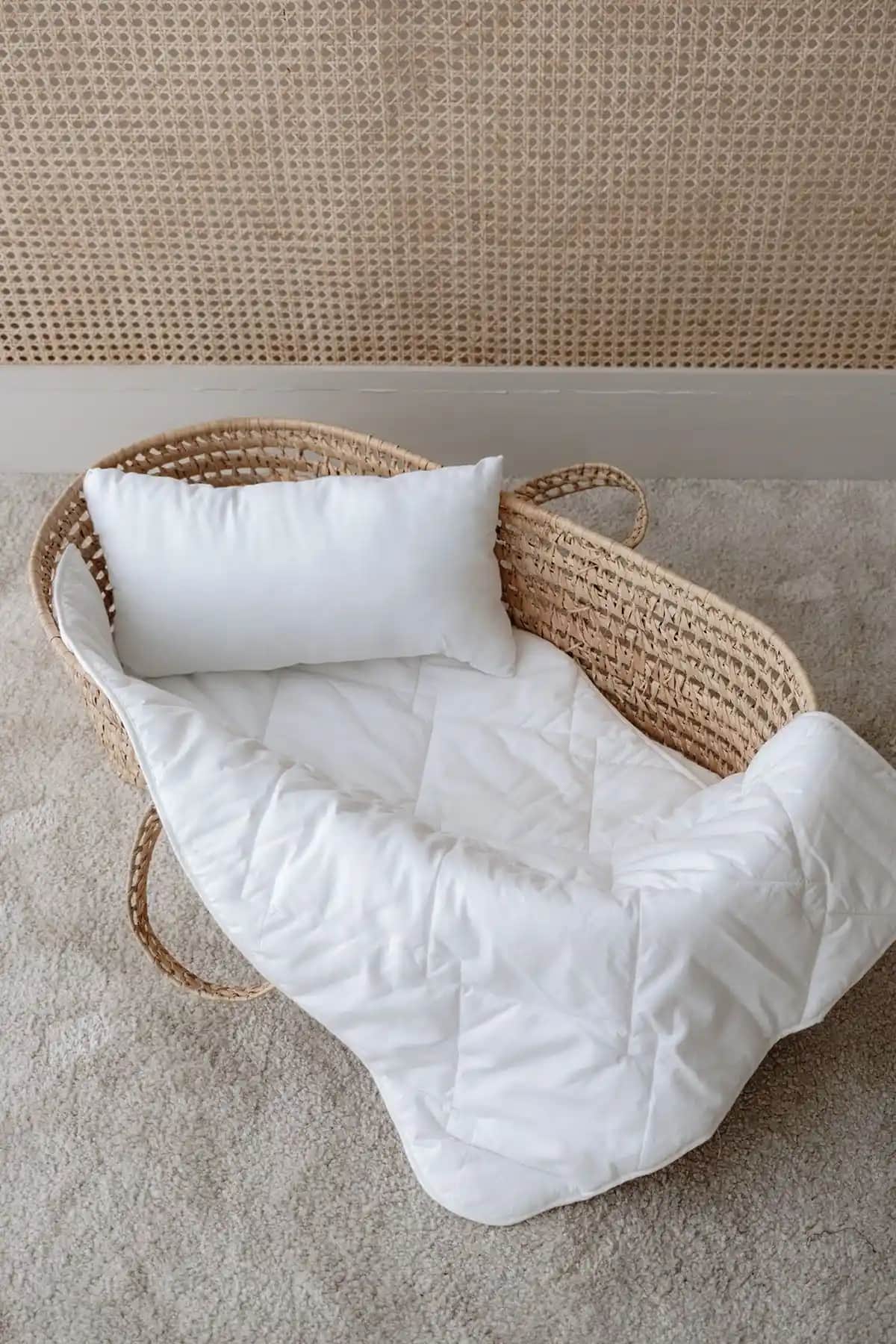 Tuğba Kuğu Anne Yanı Beşik Uyku Seti: Şık ve Konforlu Bebek Uyku Çözümü