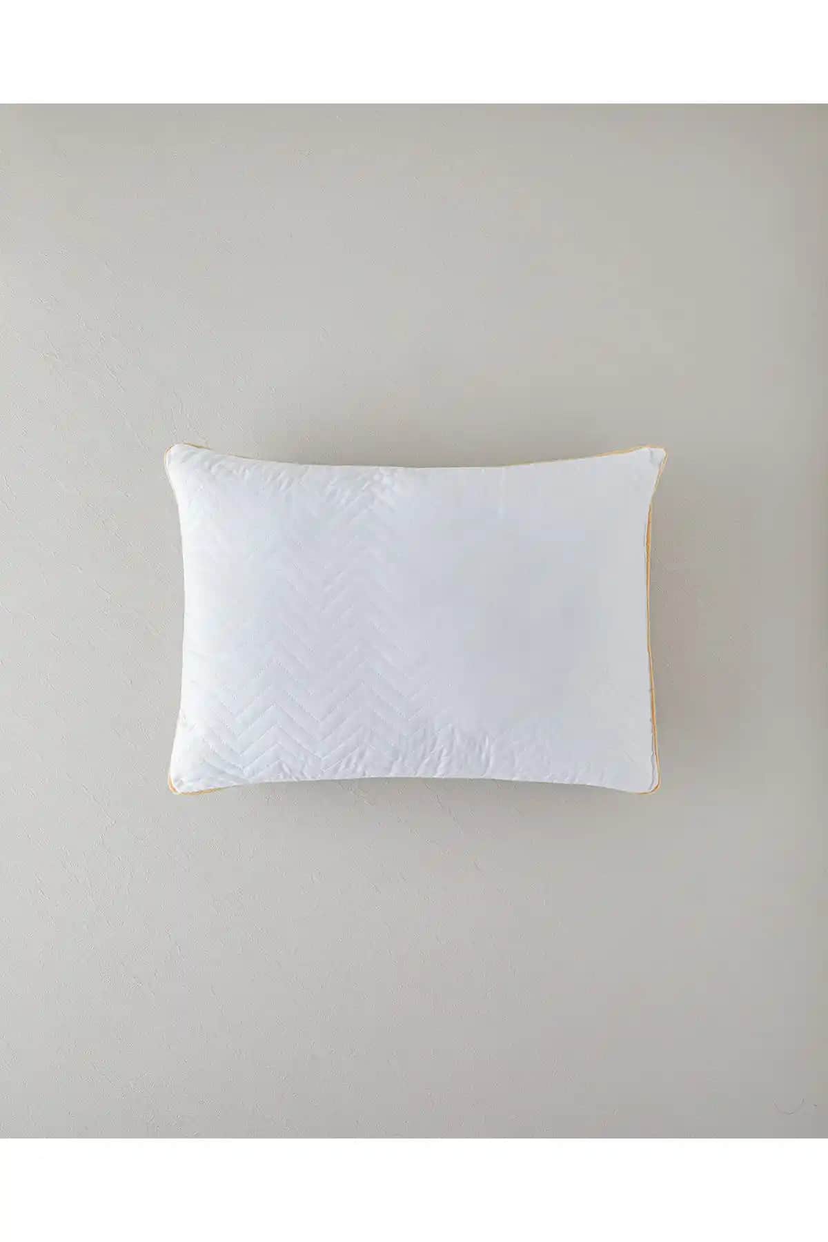 Türkçe Ev Air Plus Mikrofiber Yastık Beyaz-Gold: Konfor ve Şıklık Sunan Modern Uyku Aksesuarı