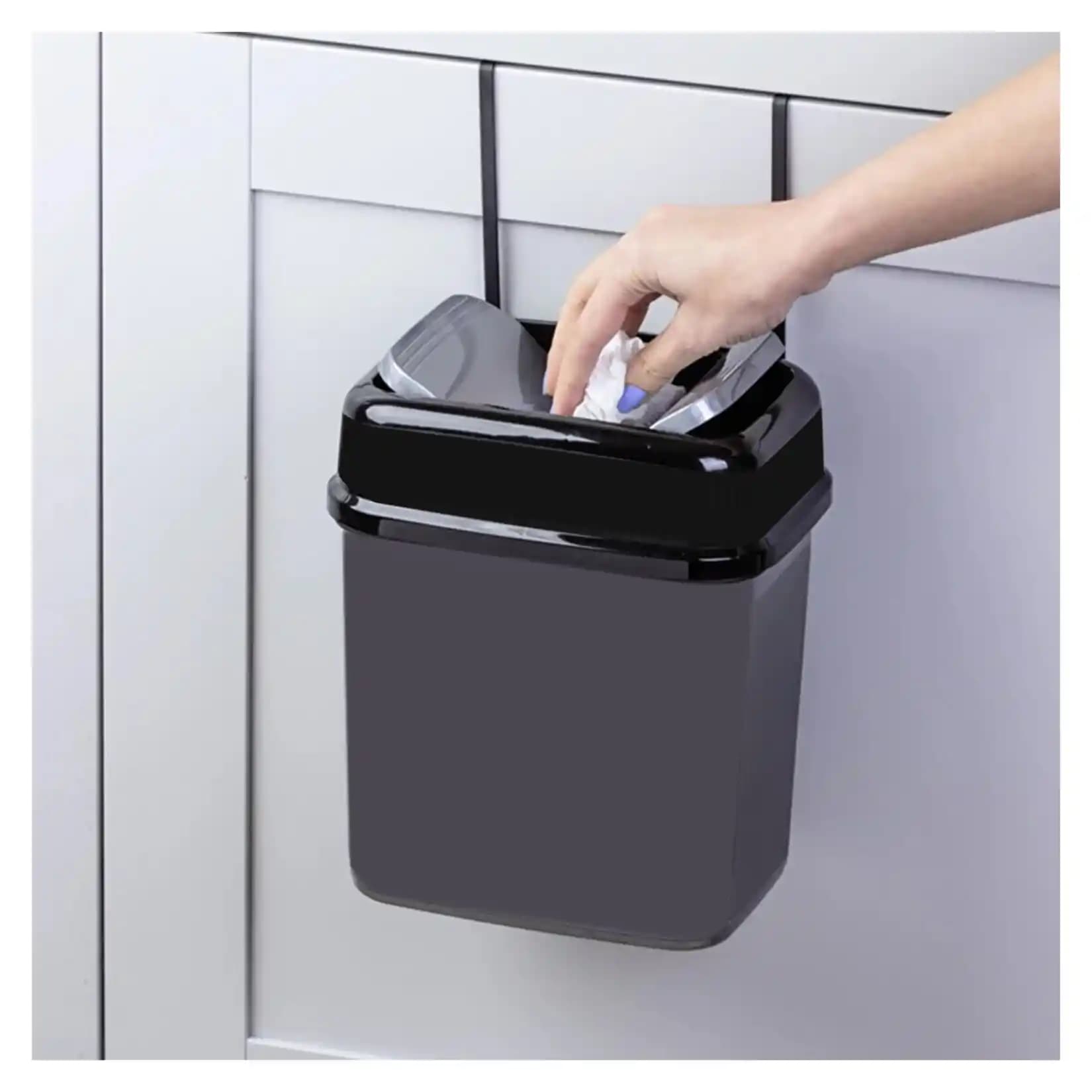 Dolap Askılı Çöp Kovası: Mutfaklarda Yer Tasarrufu ve Hijyen İçin Pratik Çözüm