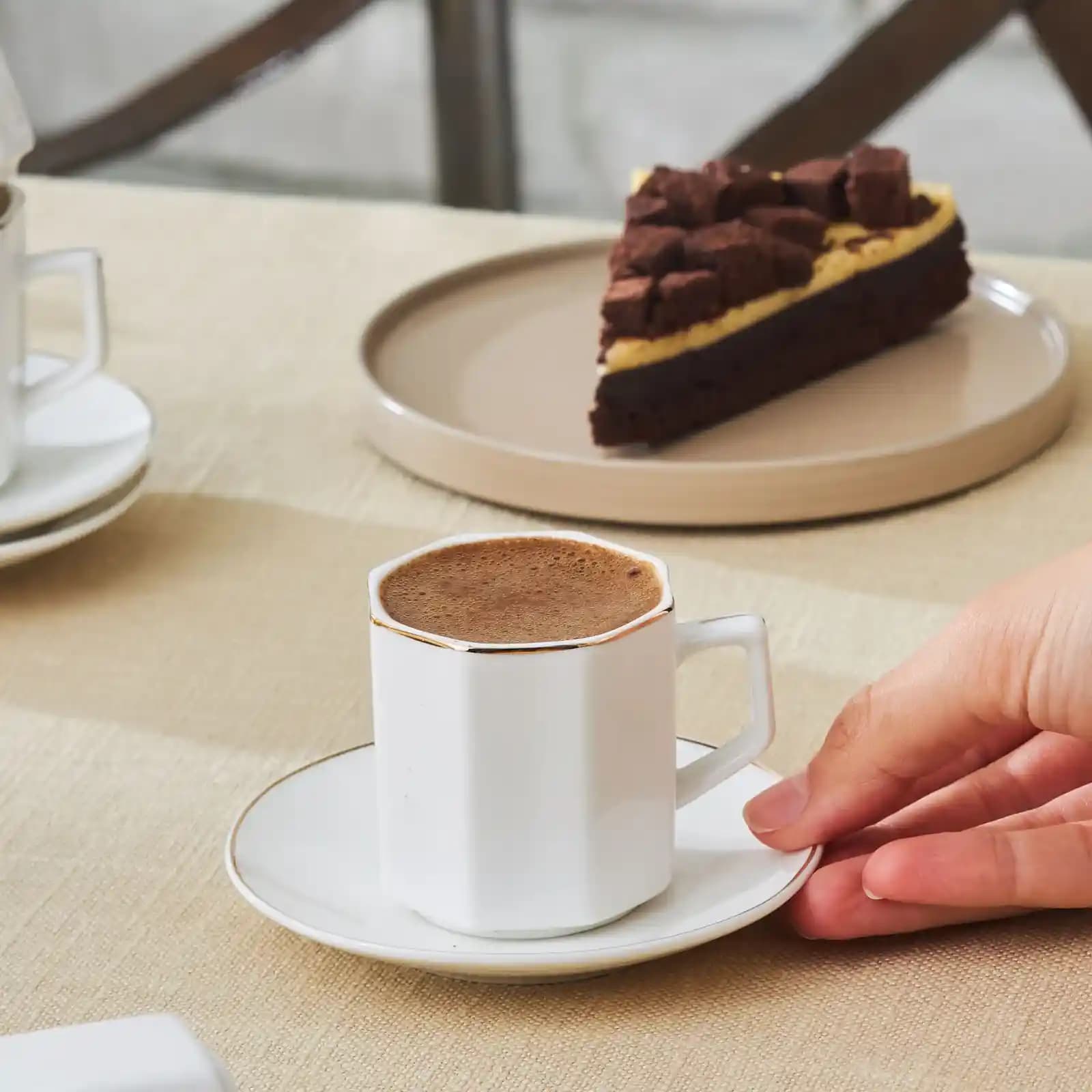 Karaca Vezir Kahve Fincanı: Tasarım, Malzeme ve Kullanım Özellikleri İncelemesi