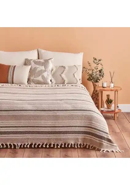 Bella Maison ve English Home Yatak Örtüsü Karşılaştırması: Özellikler ve Kullanıcı Yorumları