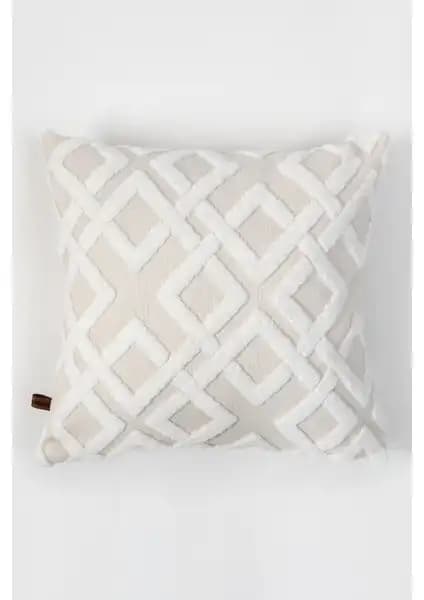 Hamur Bohem ve İs Scandinavian Bohem Kırlent Kılıfı Karşılaştırması 43x43 cm Tasarım ve Malzeme Özellikleri 1