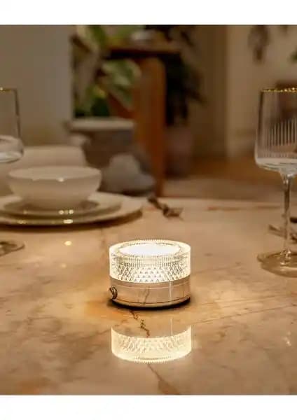 Madame Coco Claire ve Nela Dokunmatik Abajurların Karşılaştırması: Tasarım ve Fonksiyonellik Analizi