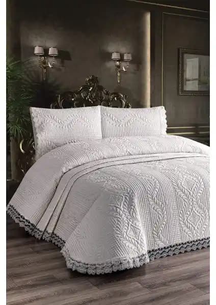 Yatak Örtüsü Seçimi: Çalışkan Çeyiz Evi Mikro ve Ka<dı>nca Dükkan Ürünleri Karşılaştırması