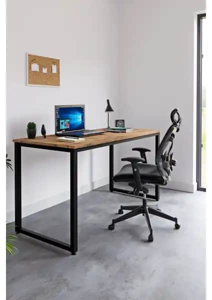 Ceramical MS1 ve Yurudesign Tywin Çalışma Masası Karşılaştırması
