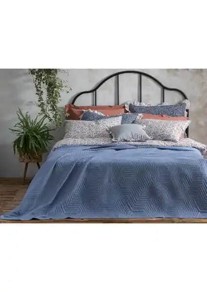 English Home Modern Motion ve Madame Coco Denney Tek Kişilik Yatak Örtüsü Karşılaştırması