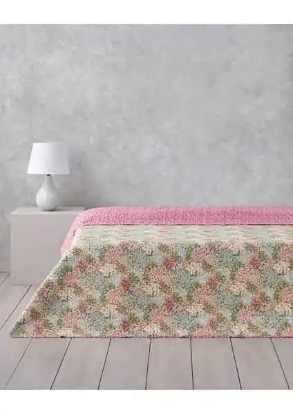 English Home Yatak Örtüsü Karşılaştırması: Blossom Bouquet ve Wild Forest Modelleri