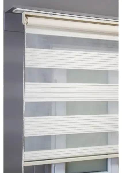 Ev Dekorasyonuna Uygun Stor Perdeler: Krem Pileli Zebra ve Beyaz Pliseli Modeller