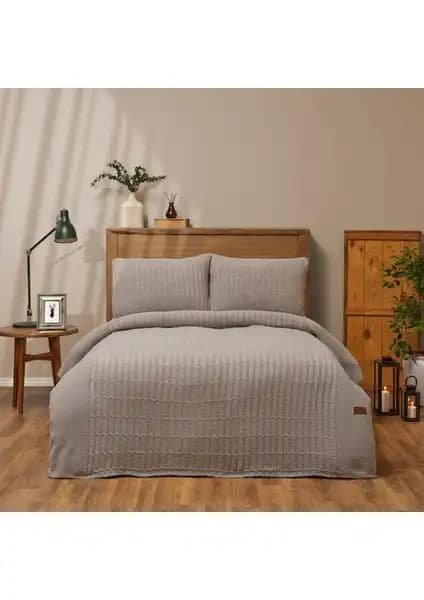 Karaca Home Manira ve Örtüm Gloria Yatak Örtüleri Karşılaştırması 1
