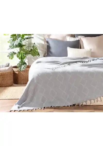 Madame Coco Basiile ve Madelyn Çift Kişilik Yatak Örtüsü Karşılaştırması ve Özellikleri