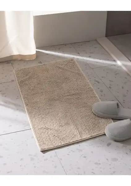 Madame Coco Conques ve Emele Banyo Paspası Karşılaştırması: Renk, Konfor ve Özellikler