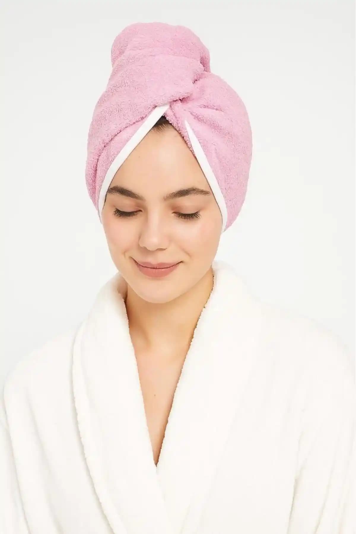 Miabella Home Pamuklu Saç Havlusu: Yüksek Emicilik ve Konfor Sunan Pratik Tasarım