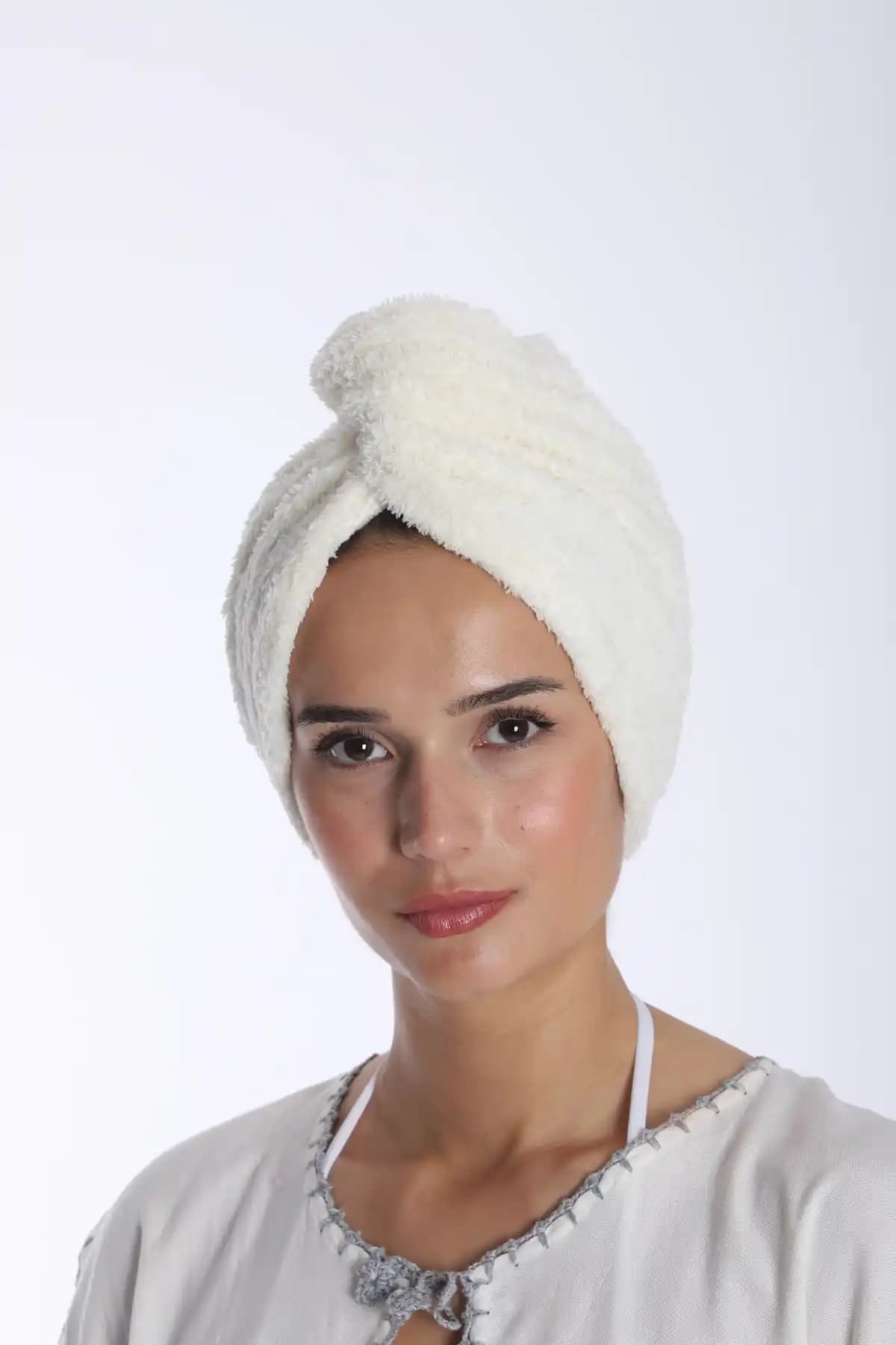 My-o Saç Kurulama Bonesi ve Havlu Seti Ekru Renkli Pratik ve Şık Tasarım