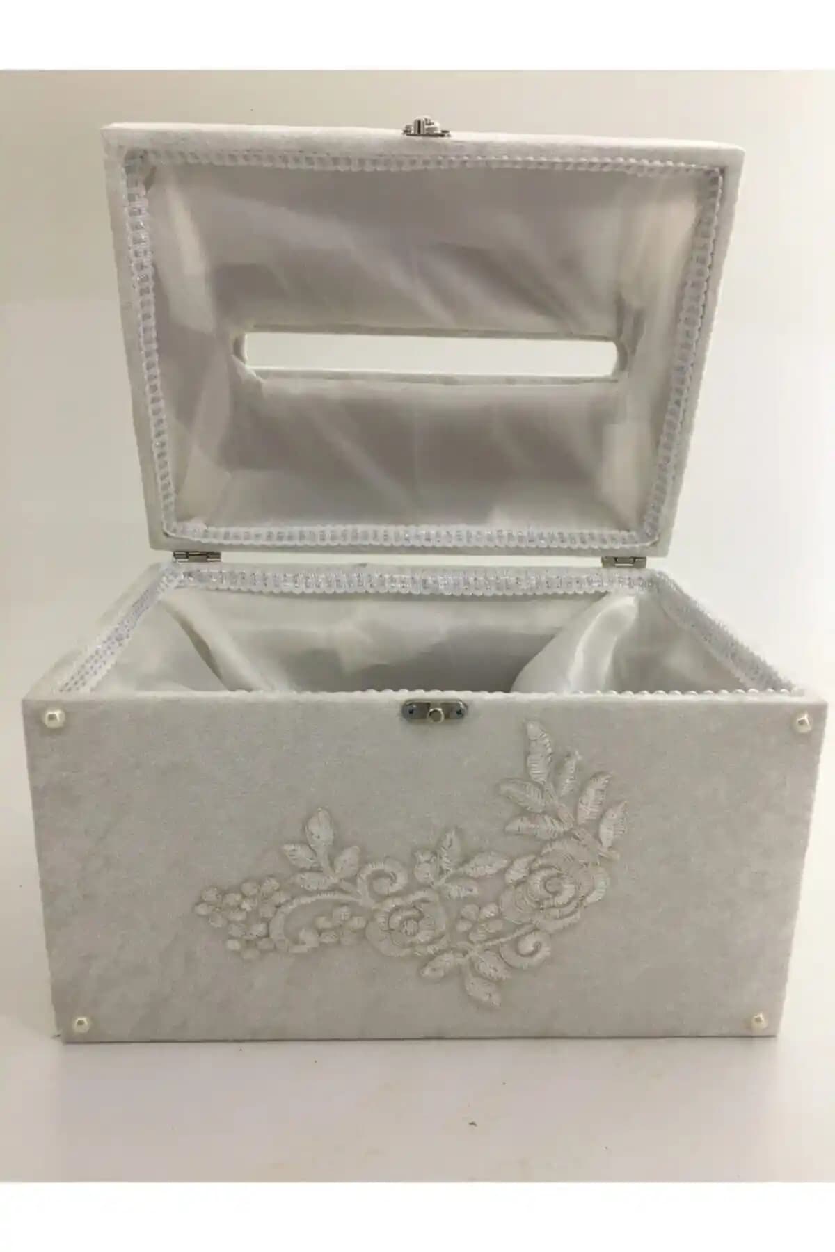 Duru Zarf Sandığı: Kadife Kaplama ve Ahşap Tasarımlı Modern Çeyiz Sandığı