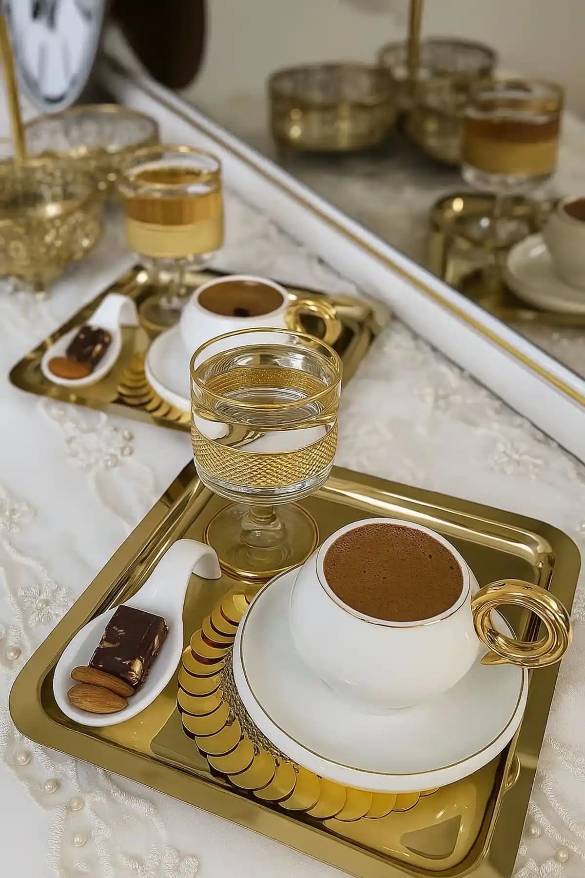 Fabrication 6'lı Gold Tek Taraflı Düz Kare Sunum Tepsisi - Şık ve Dayanıklı Tasarım