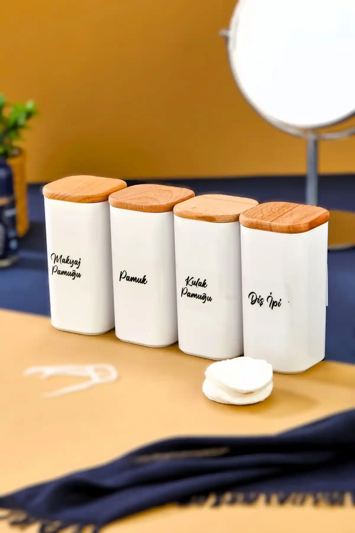 FBZhome 4'lü Ahşap Kapaklı Akrilik Banyo Seti ile Fonksiyonel ve Estetik Düzenleme