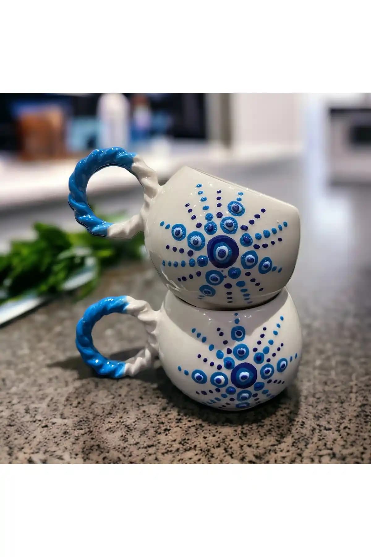 İZart 2’li El Yapımı Kabartmalı Seramik Kupa Seti – Örgü Kulp ve Nazar Desenli