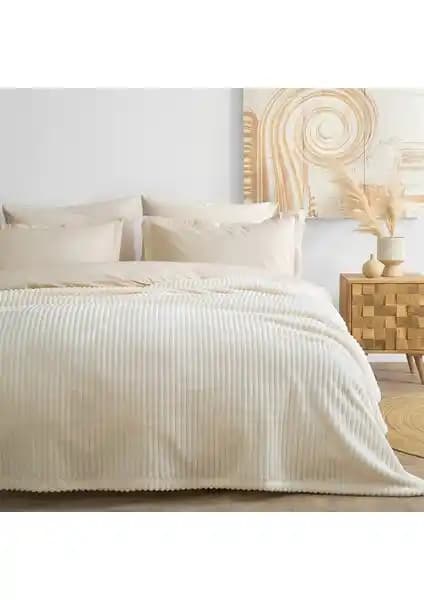 Yataş Holly Wellsoft ve Nova Emboss Çift Kişilik Battaniye Modellerinin Detaylı Karşılaştırması