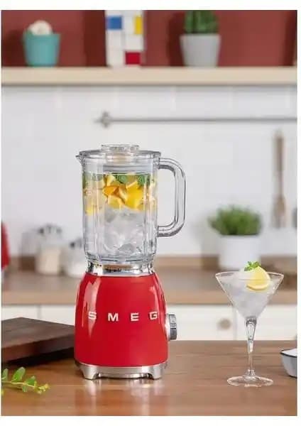 Smeg BLF03RDEU Kırmızı Blender Modern Tasarım ve Üstün Performans Sunar