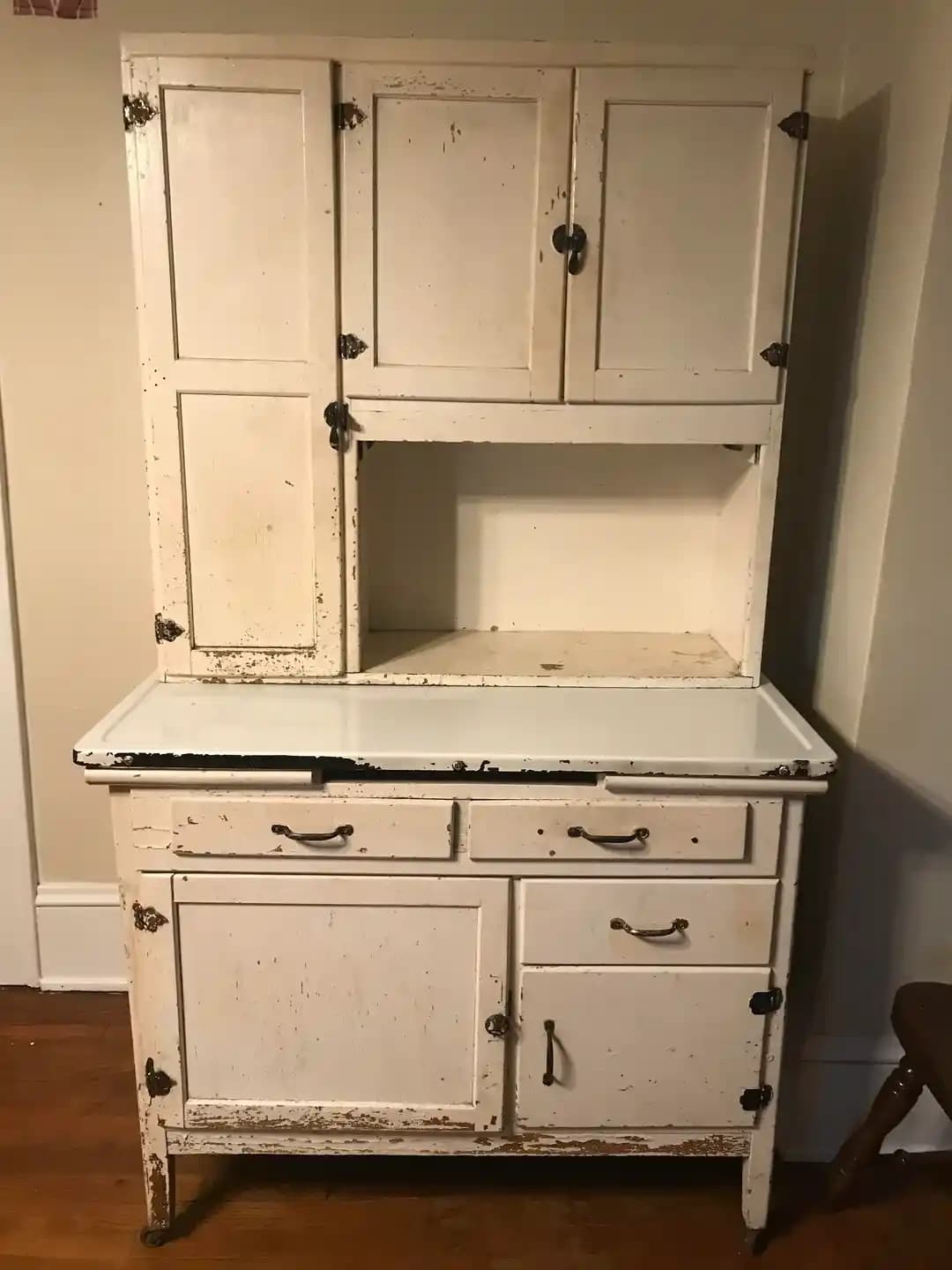 1930'lar Tarzı Hoosier Dolabı Restorasyonunda Güvenlik ve Orijinallik Önceliği