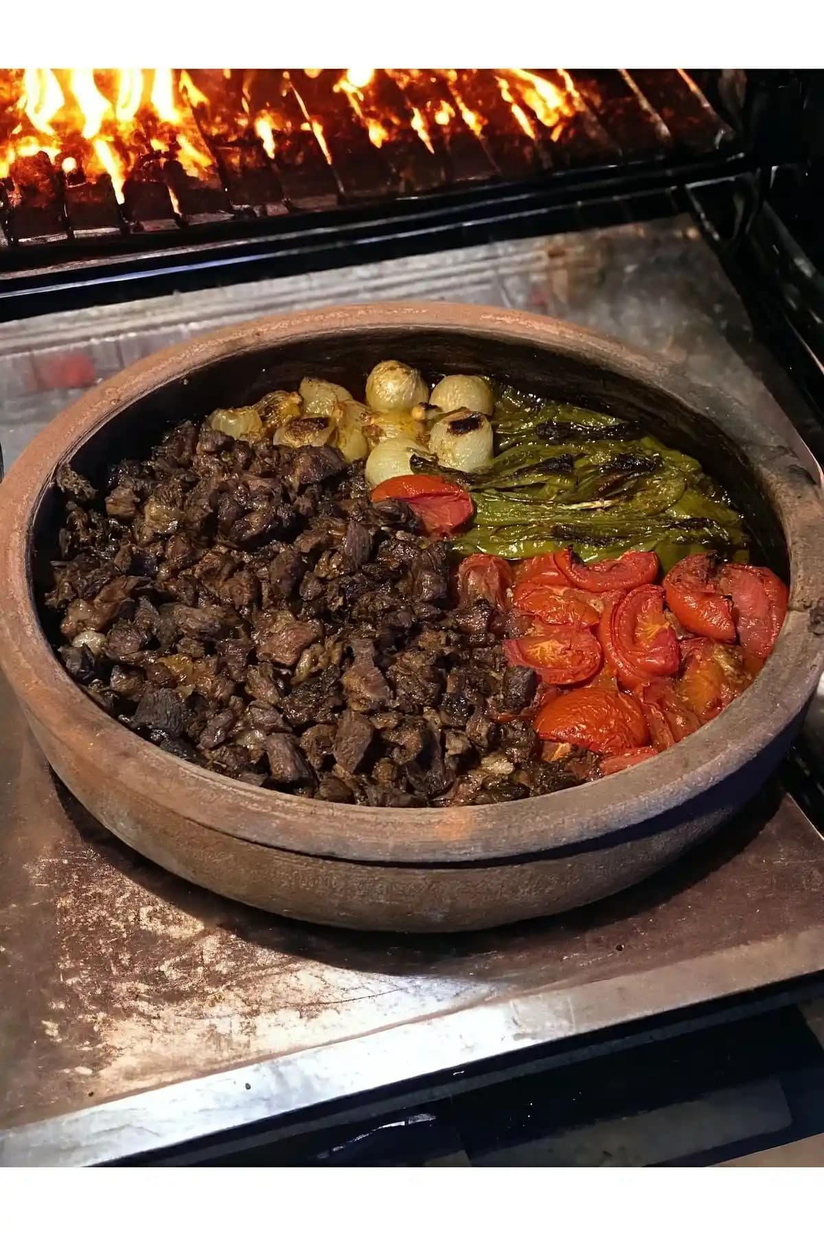 AdenArt Orta Boy Toprak Güveç: Geleneksel ve Sağlıklı Pişirme Deneyimi